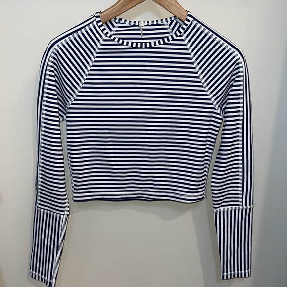 Sweaty Betty Retro Rash Guard Crop Top + Surfs Up Board Shorts (Bundle!) - Picture 7 of 10